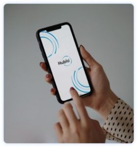 Ouverture de l'application Hublo, service de pressing Ă domicile sur smartphone